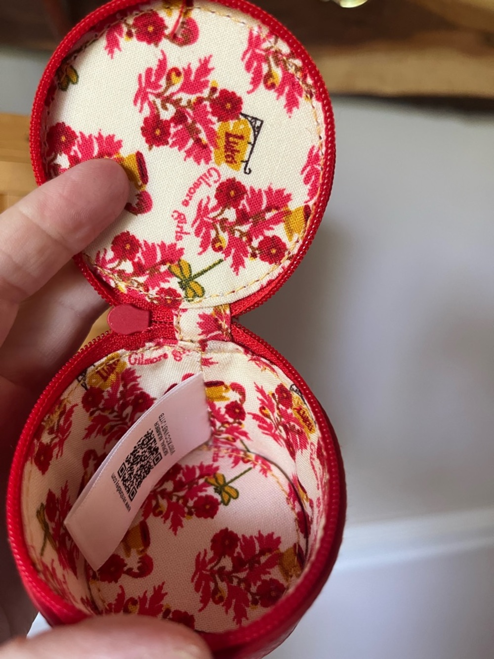 Vera Bradley Gilmore Girls Luke's Coffee Cup Coin Purse - Picture 4 of 4
